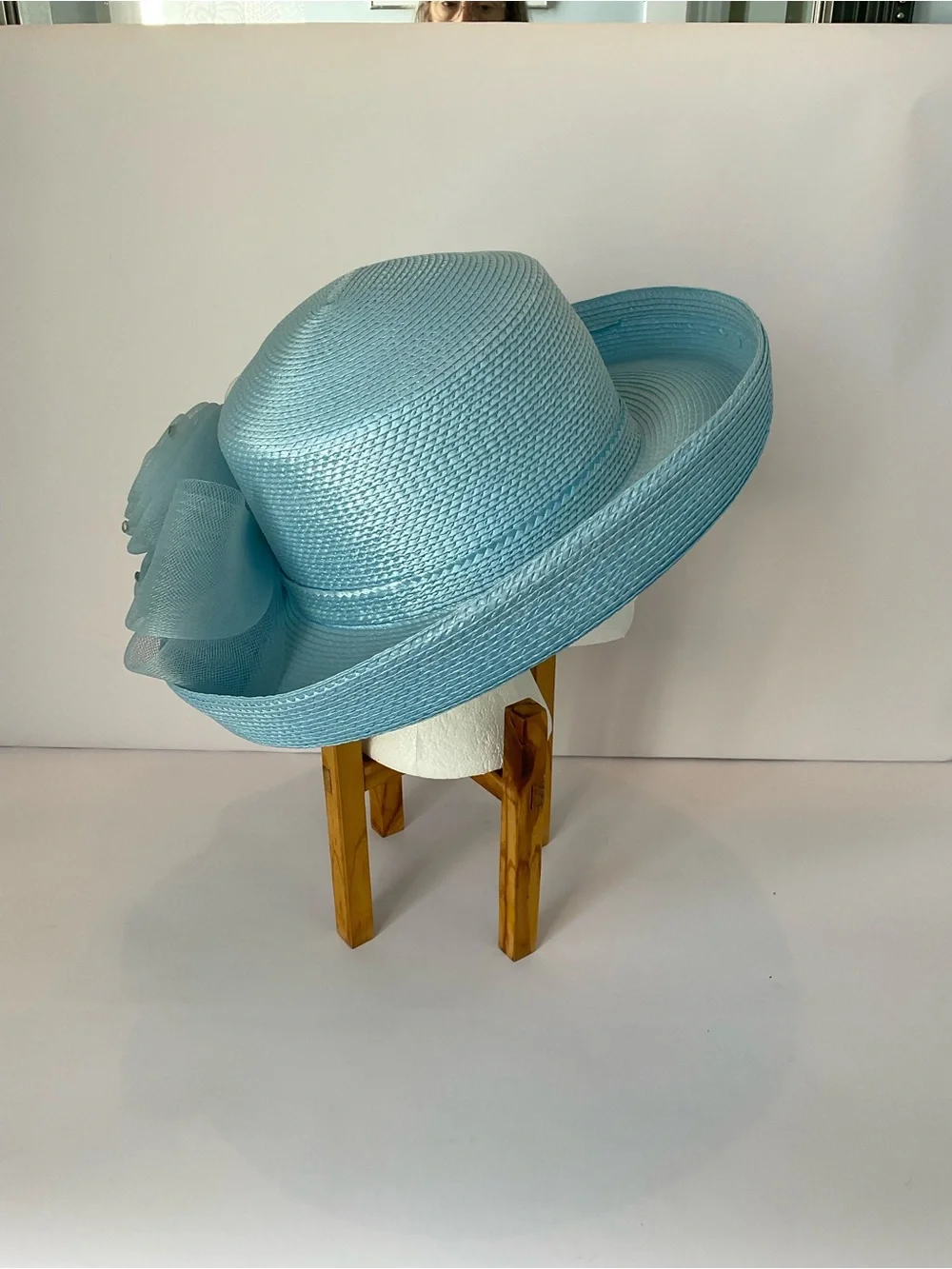 Jaclyn Smith Elegant Light Blue Derby Church Hat With Rolled Brim And  Lace Bow